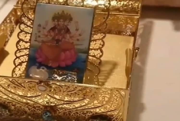 Isha Ambani wedding card inside pictures leaked