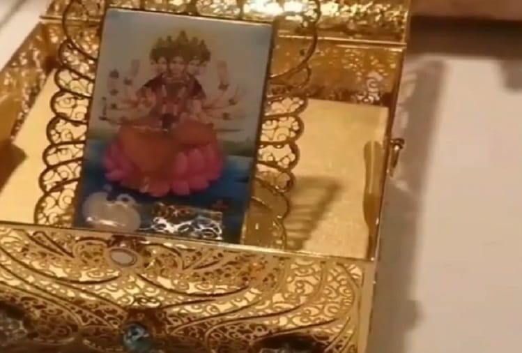 Isha Ambani wedding card inside pictures leaked