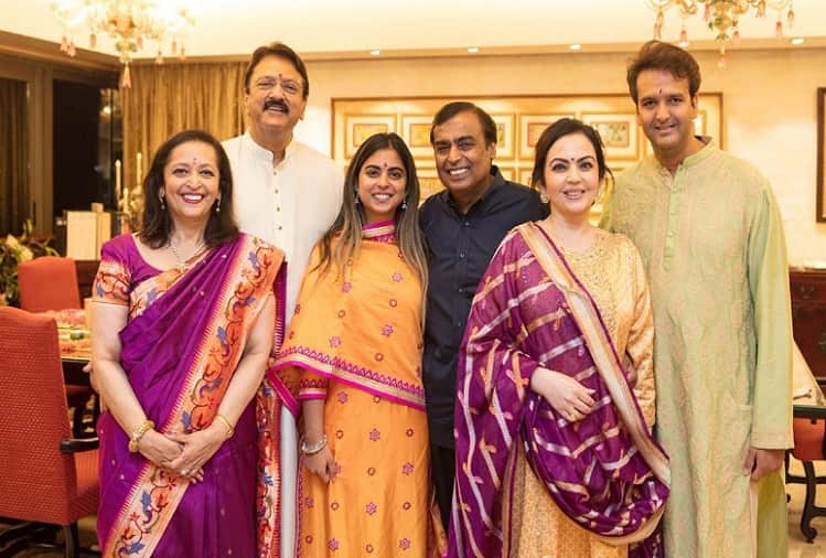 Isha Ambani wedding card inside pictures leaked
