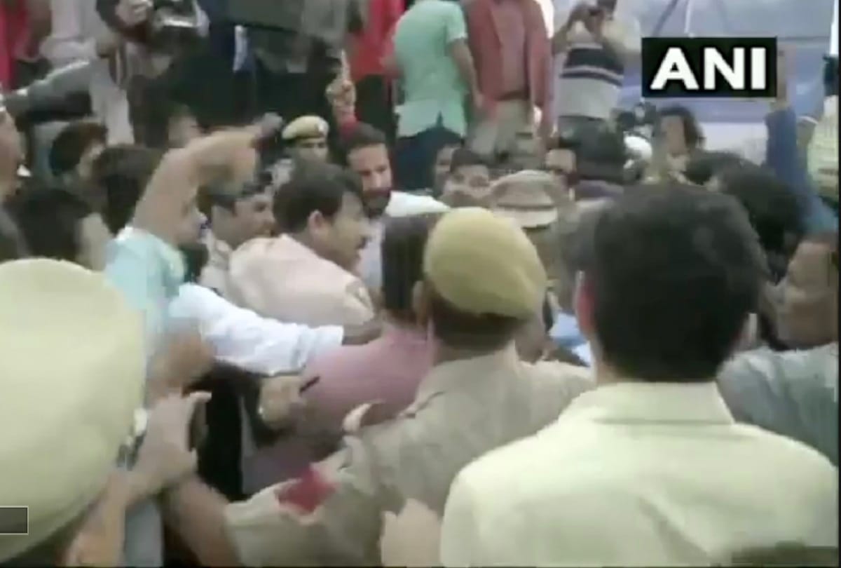 ruckus at inauguration of Delhi Signature Bridge by BJP MP Manoj Tiwari and party workers
