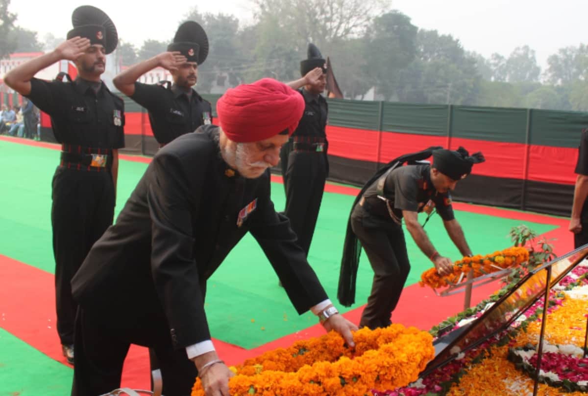 Rajputana Rifles in meerut remembered martyrs officers and jawans Paid tribute with flowers