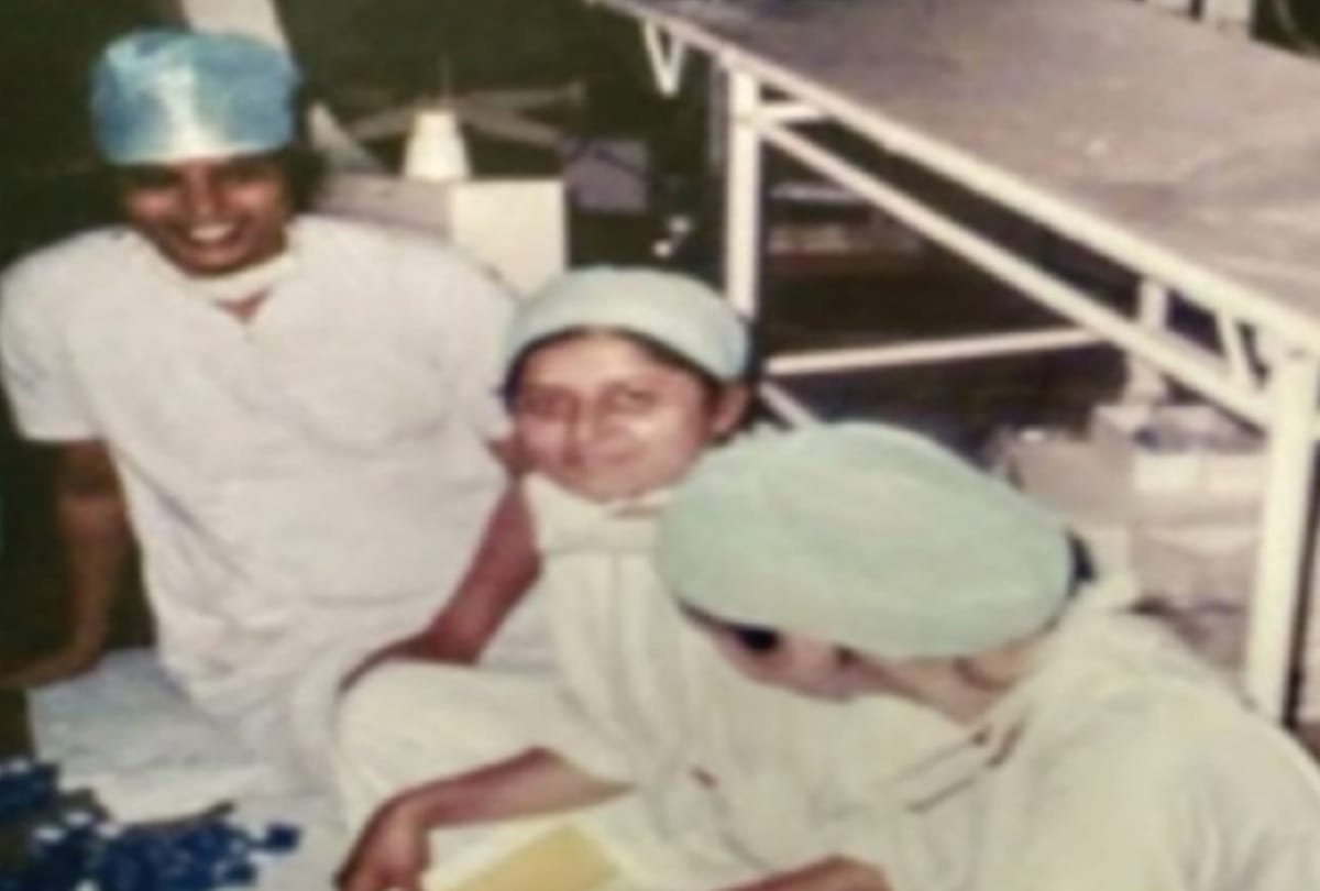 Medical collage nurses get the treatment of injured in 1987 Meerut riots