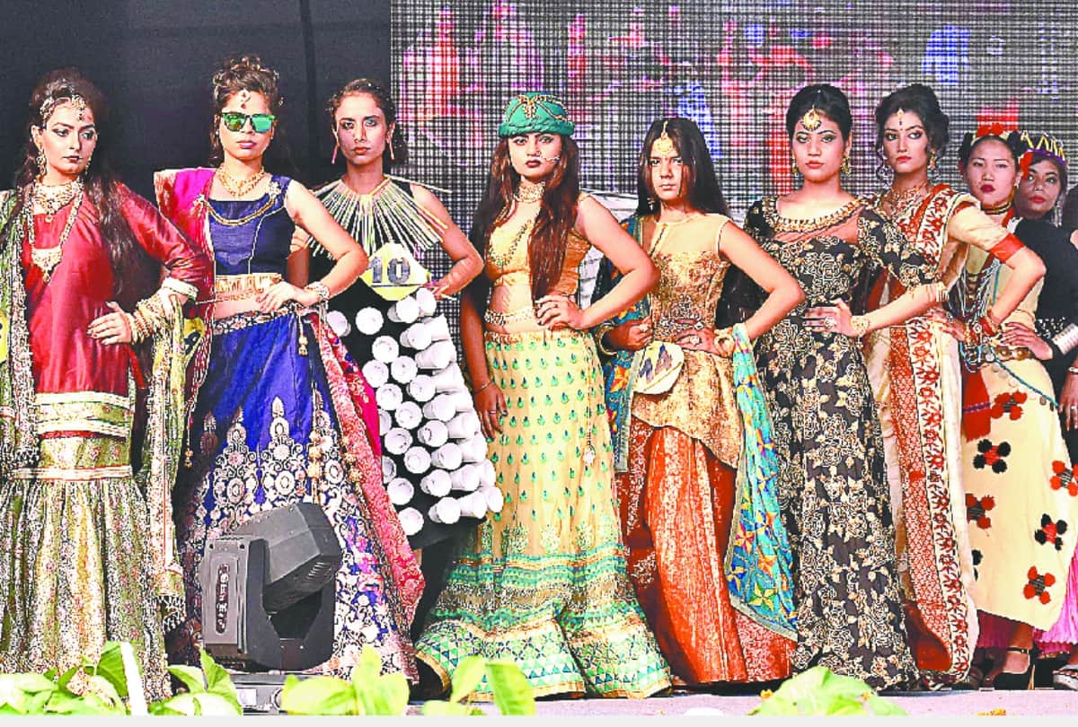 educational institute in meerut city celebrated the festivals of colour on deepawali