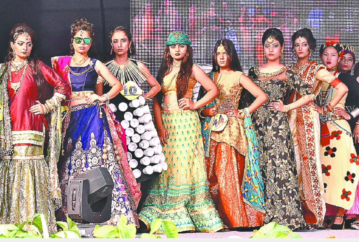 educational institute in meerut city celebrated the festivals of colour on deepawali