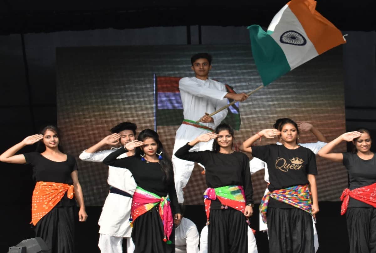 educational institute in meerut city celebrated the festivals of colour on deepawali