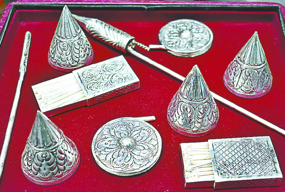 silver crackers and Chocolate like crackers on Diwali also in top demand in meerut market