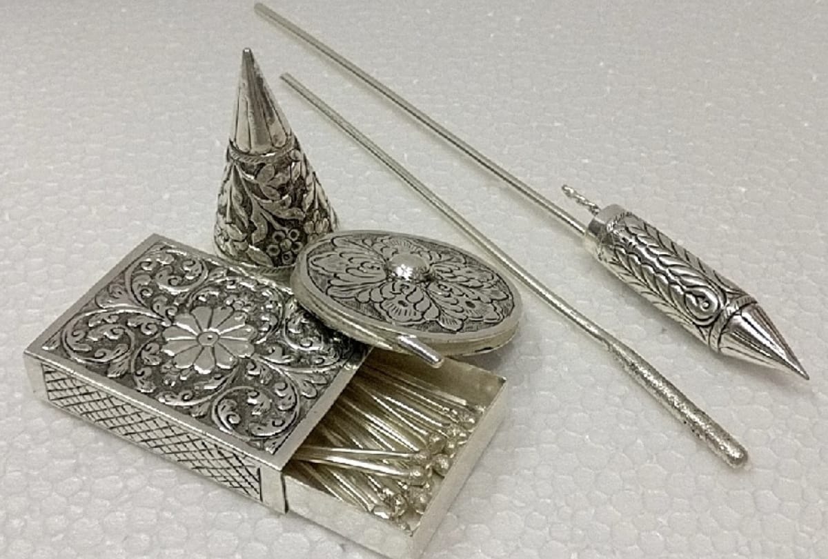silver crackers and Chocolate like crackers on Diwali also in top demand in meerut market