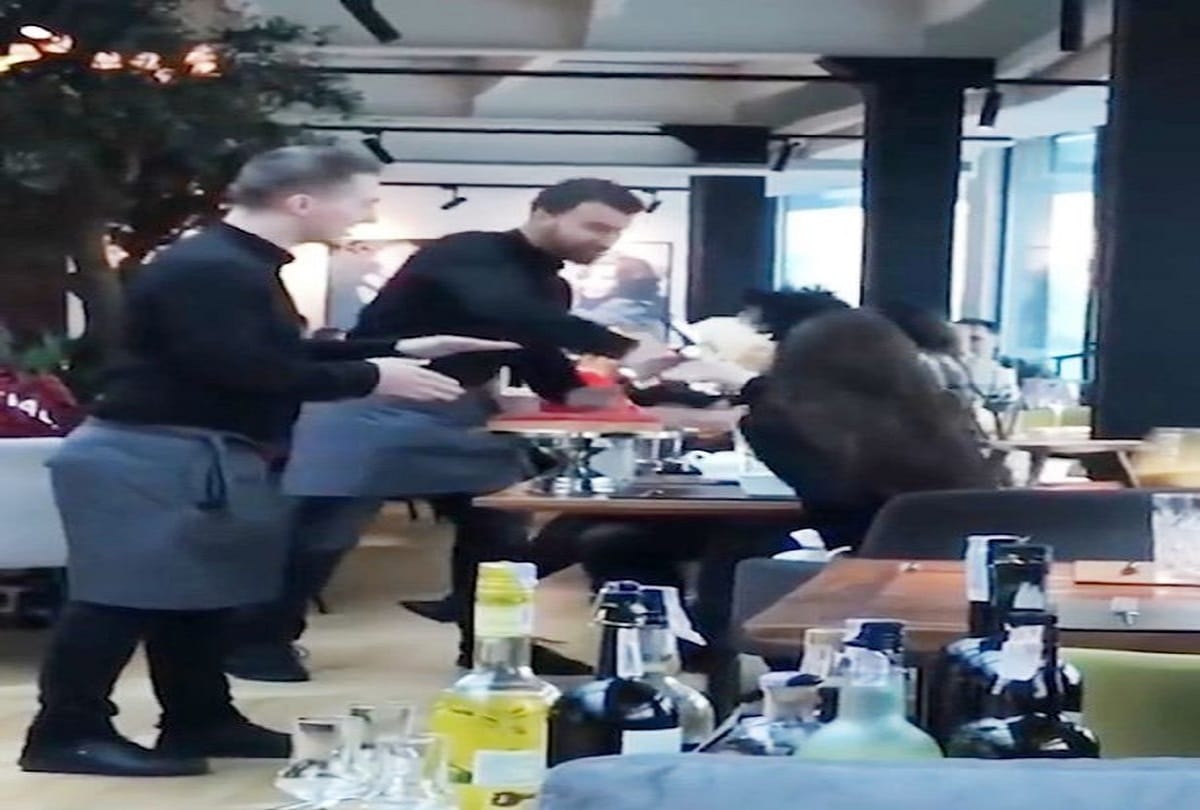 Fed up waiter Slams customer with cake paste on face