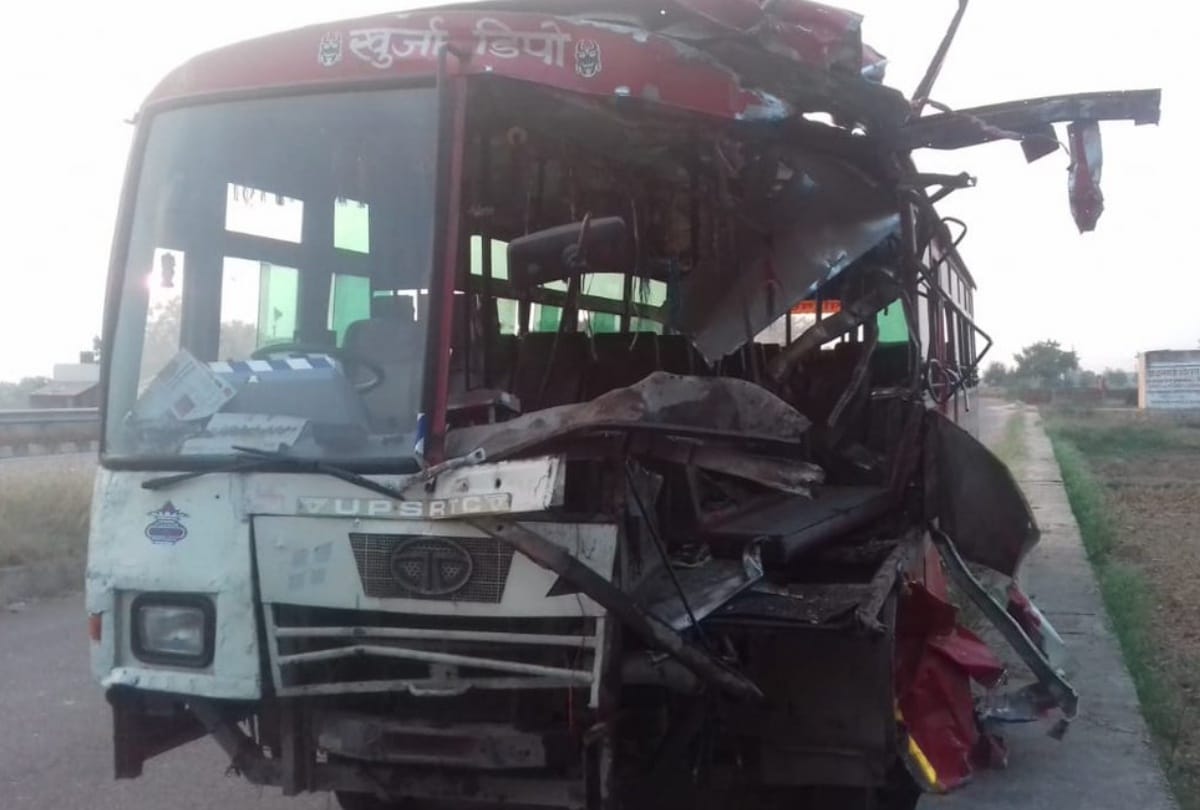 Clash between roadways bus and truck three died in road accident