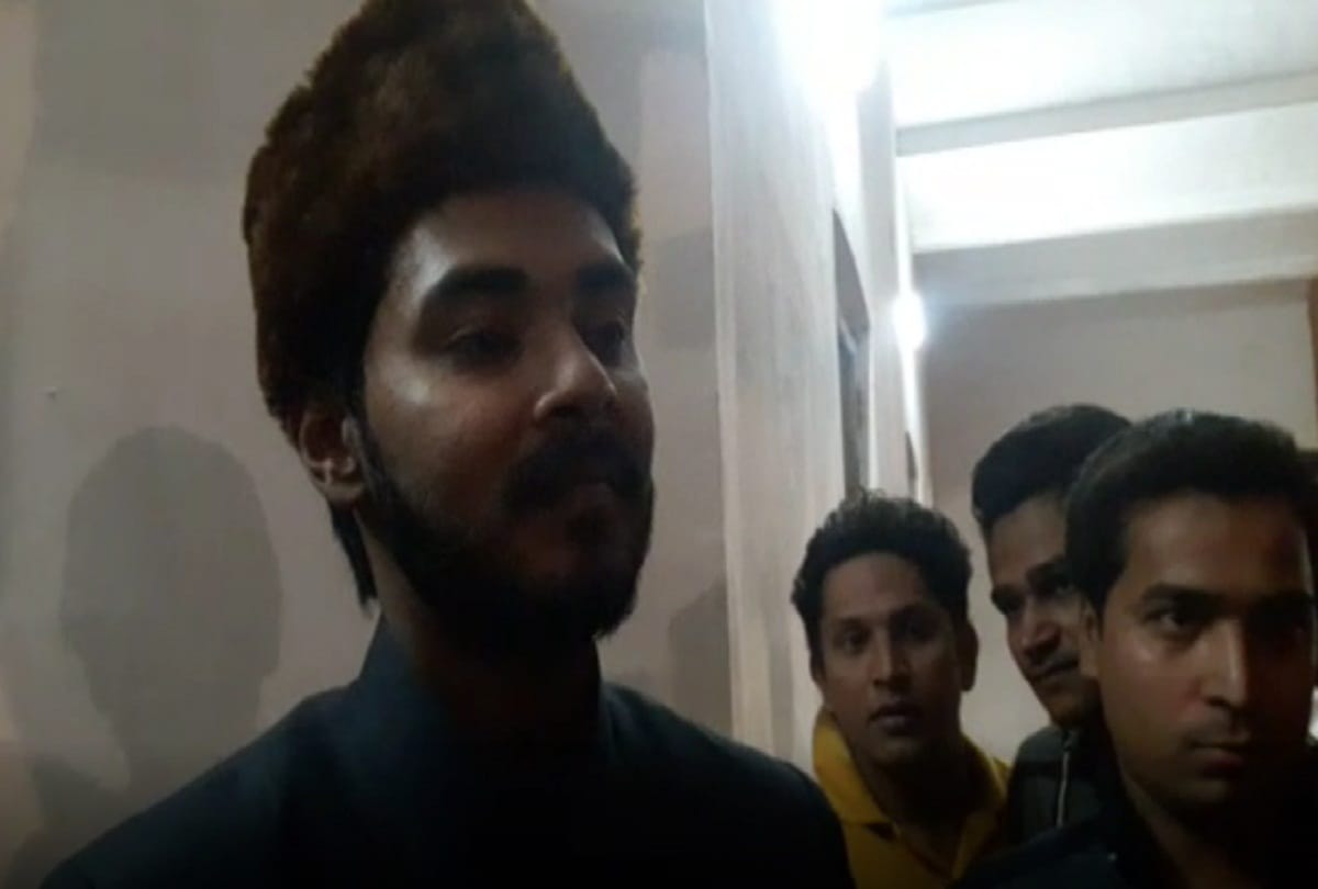 AMU President gave warning to taken back fir in 24 hours