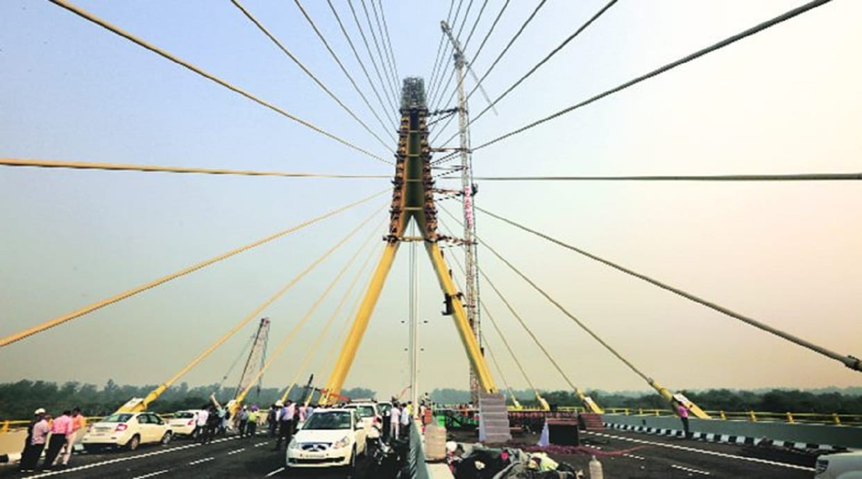 Man jumps into Yamuna after scooty parked on Signature Bridge in delhi
