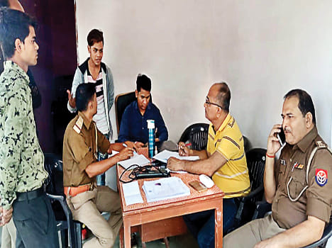 Four youth arrested for making a tax allowance form