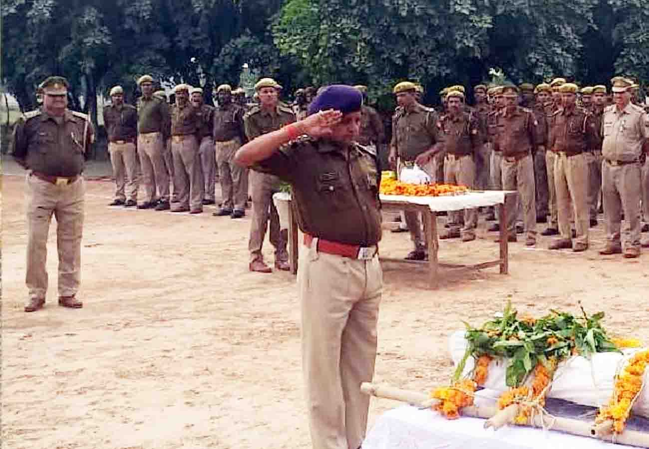 सिपाही को दी गई अंतिम सलामी