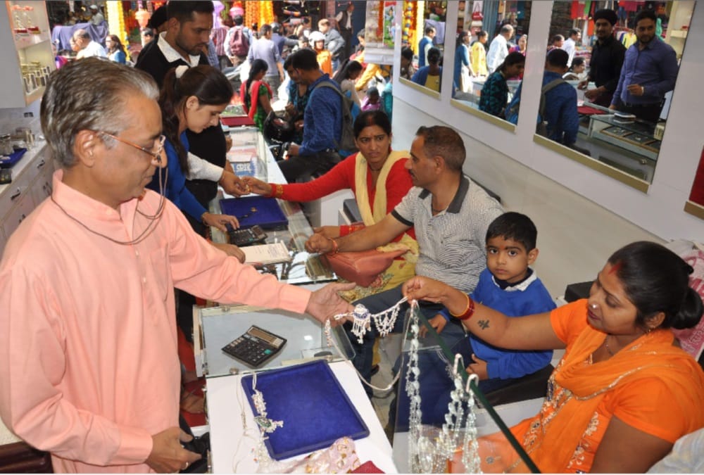 Dhanteras 2020: Two Shubh Muhurat For Shopping According to Zodiac Sign