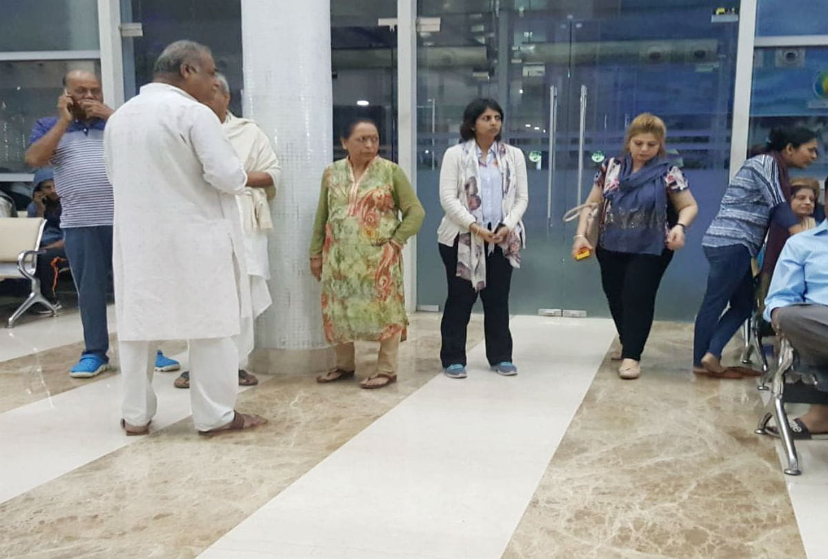 people pray for health of  bhajan singer Vinod Agrawal