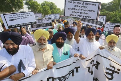 Akali Dal demonstration on CM house in chandigarh