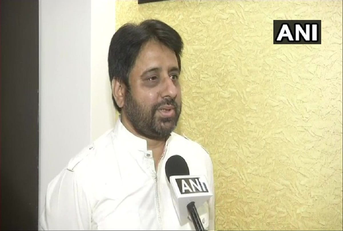 Aam Aadmi Party MLA Amanatullah Khan sat on dharna to protest against encroachment