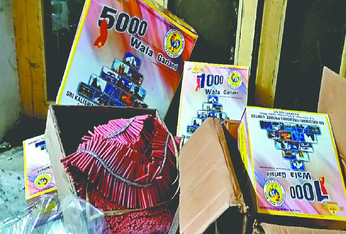29 cases registered and 26 arrested for selling illegal firecrackers in delhi
