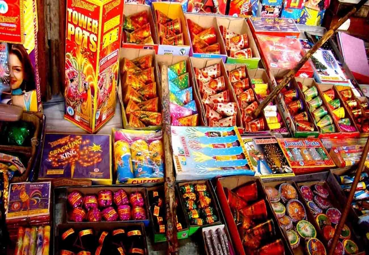 Special crackers in Diwali market of Kanpur