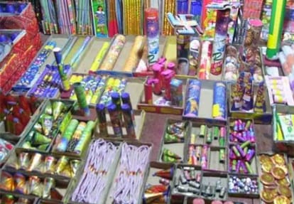 Special crackers in Diwali market of Kanpur