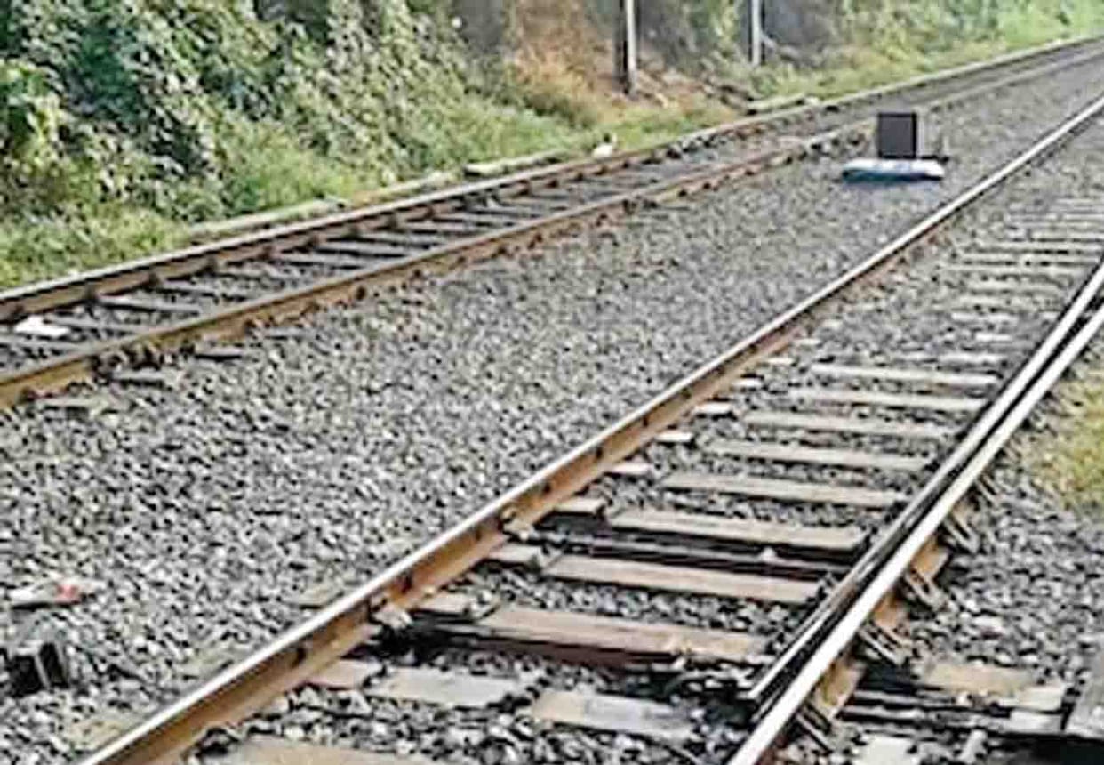 women reach railway tracks with her children to suicide