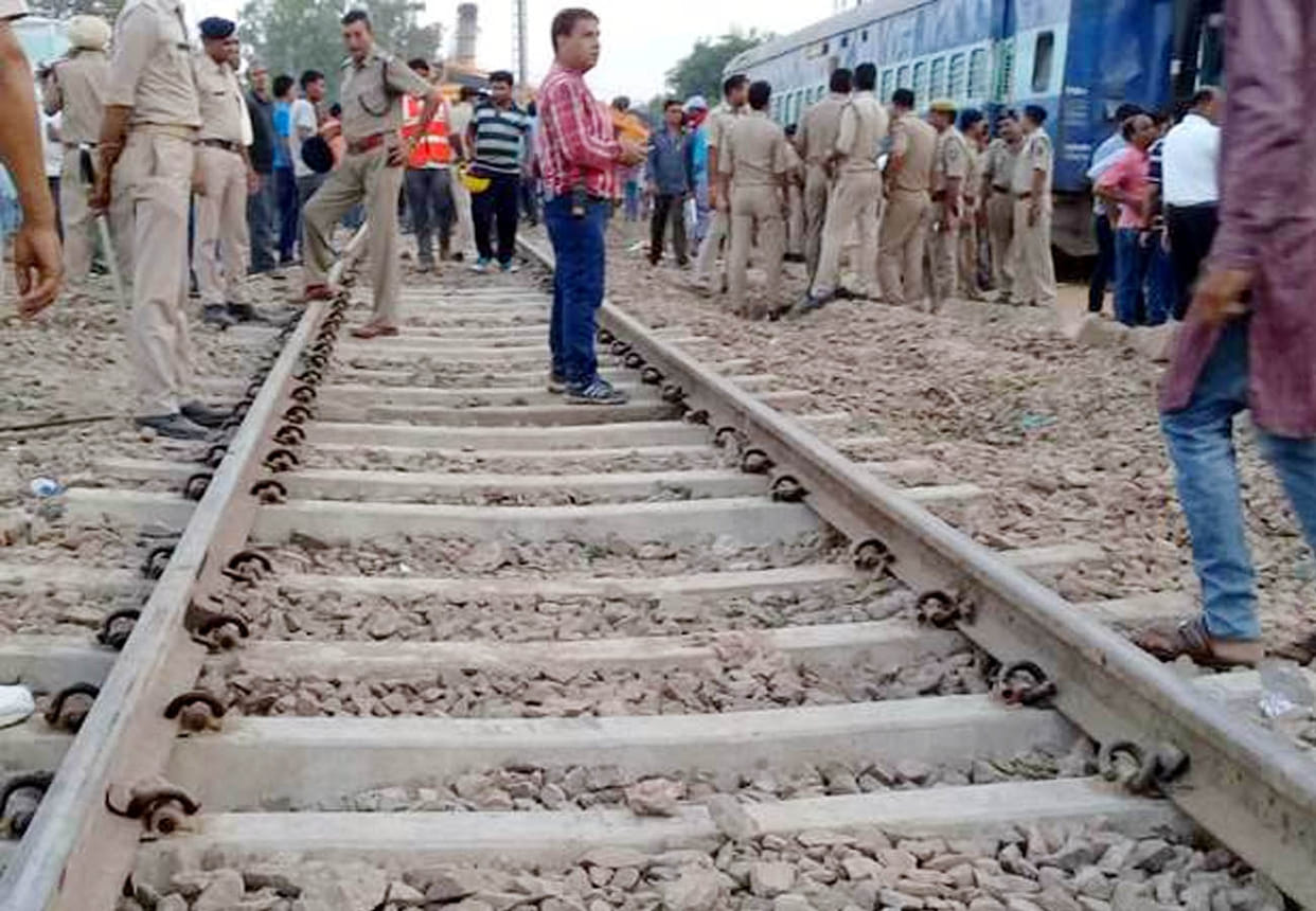 Four railway employee died during repairing railway track in hardoi