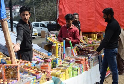 business on Dhanteras in the markets of Himachal