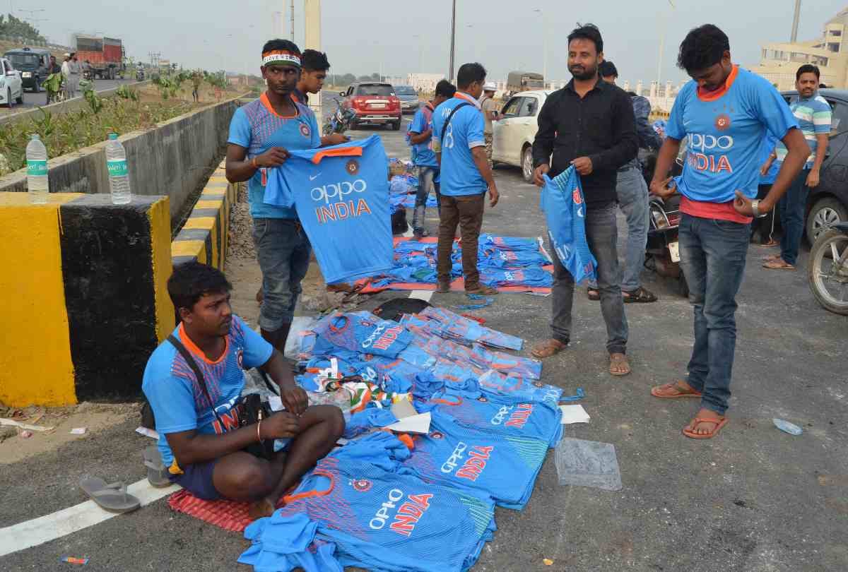 cricket fans want dhoni and virat named  t-shirts