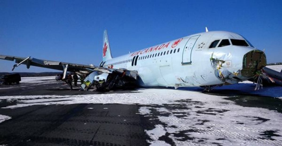 pilot dead after mid air small plane collision with another in Ottawa,Canada