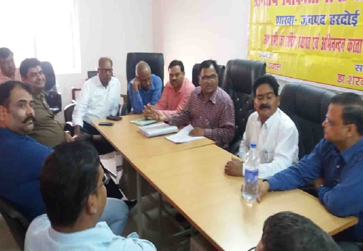Medical Officer give collectively resignation in hardoi