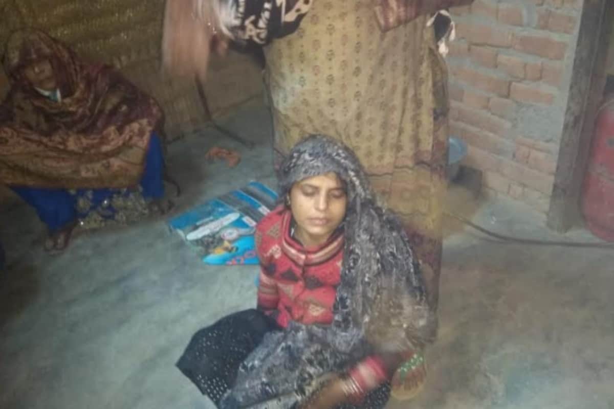 UP CRIME NEWS Youth committed suicide by killing wife and daughter in Meerut