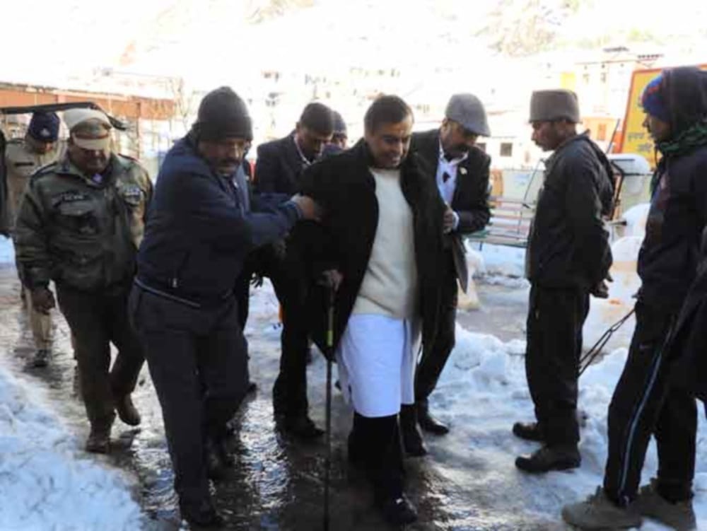 dhanteras 2018 mukesh ambani visit kedarnath and badrinath dham