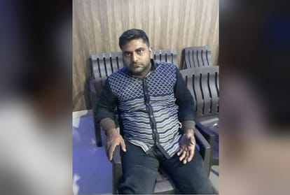 scuffle between two groups after attack on a man in muradnagar up one dead murder case against five