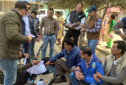 vigilance caught red handed senior assistant taking bribe 50 thousand in una himachal pradesh