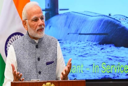 pm narendra modi addresses the crew of Nuclear Submarine INS Arihant