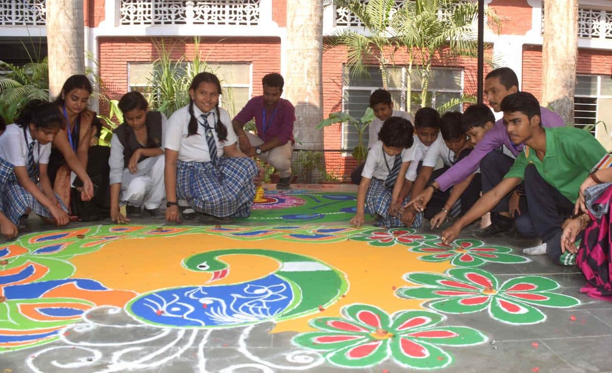 Rangoli contest dedicated to pravasi bharatiya divas in varanasi