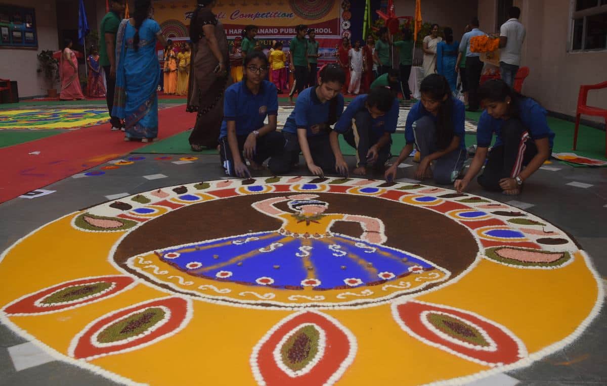 Rangoli contest dedicated to pravasi bharatiya divas in varanasi