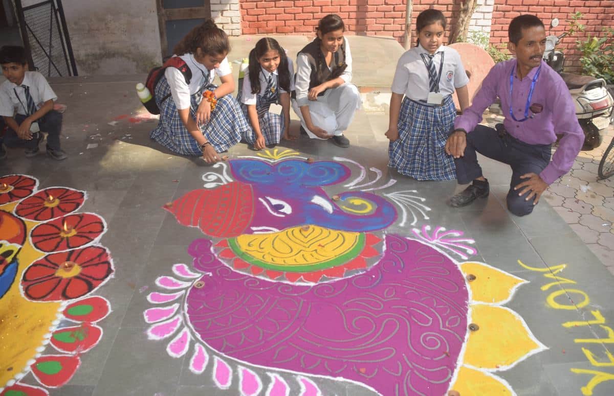 Rangoli contest dedicated to pravasi bharatiya divas in varanasi