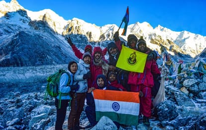 BHU climbers hoisted national flag at goecha la mountains