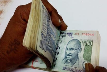 Bihar: DEO के आदेश पर 122 शिक्षा सेवकों के एक दिन के वेतन पर रोक; आदेश की अवहेलना और कार्य में कोताही बनी वजह Ban on one day salary of 122 Shiksha Sevaks on orders of Sitamarhi DEO; Action taken for disobeying order