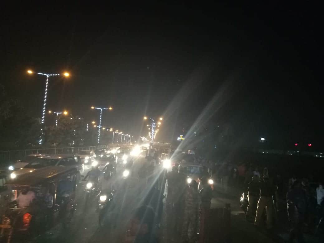 road jam in shaheed path during international match