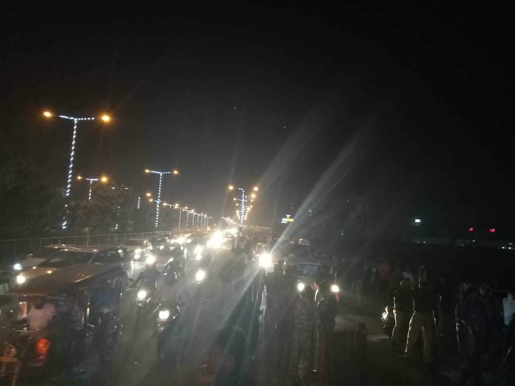 road jam in shaheed path during international match