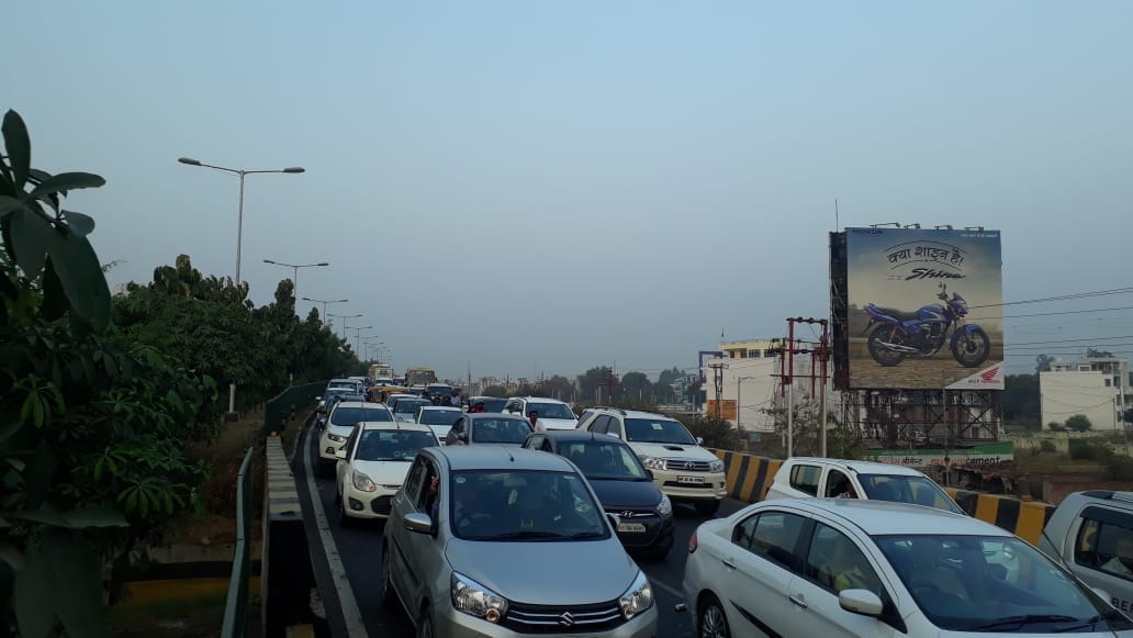road jam in shaheed path during international match