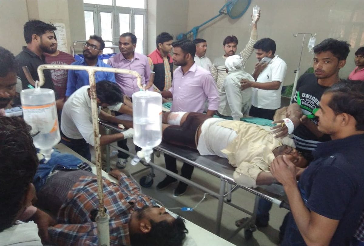 Many injured in collision with truck tempo