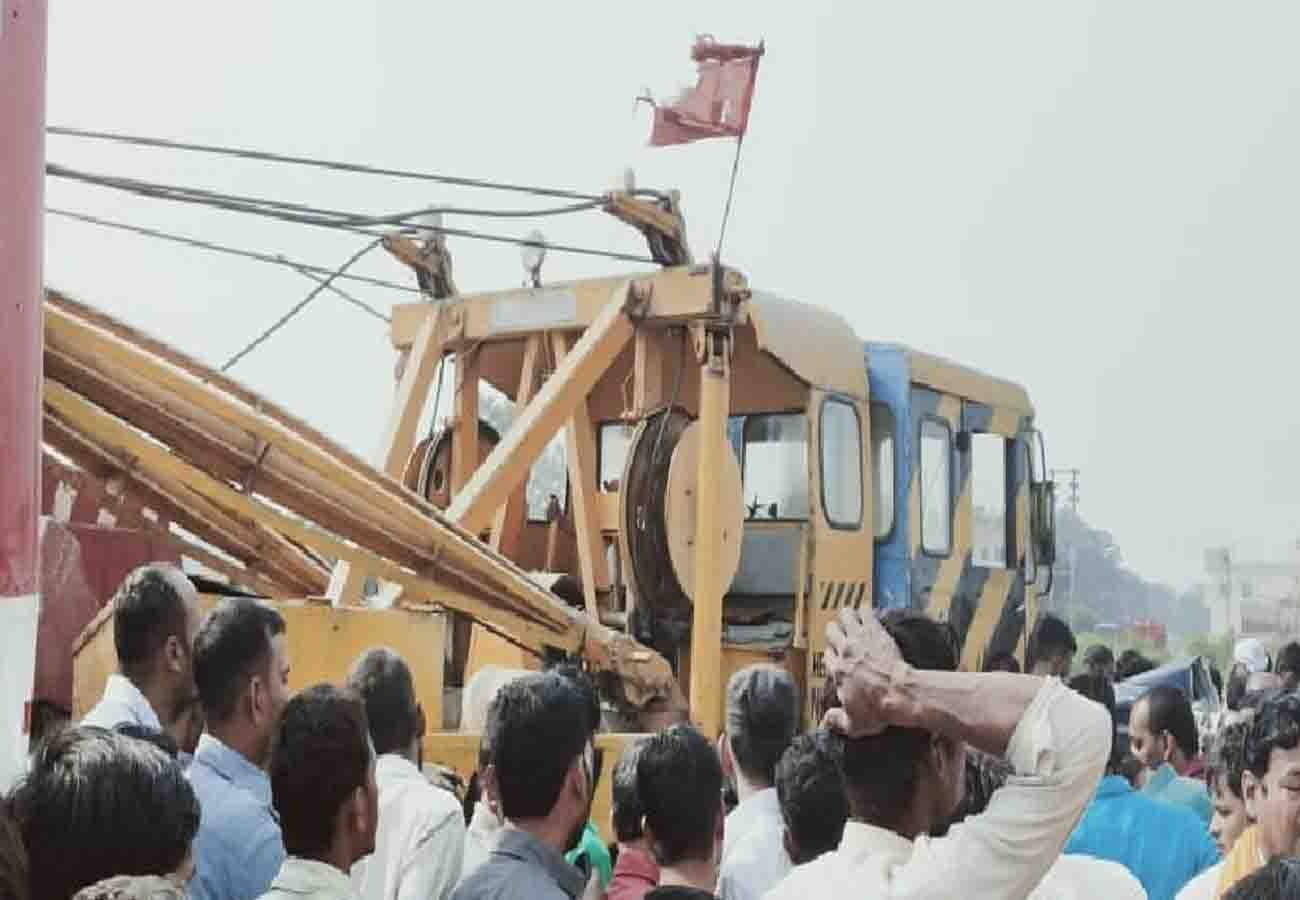 painful road accident in Auraiya