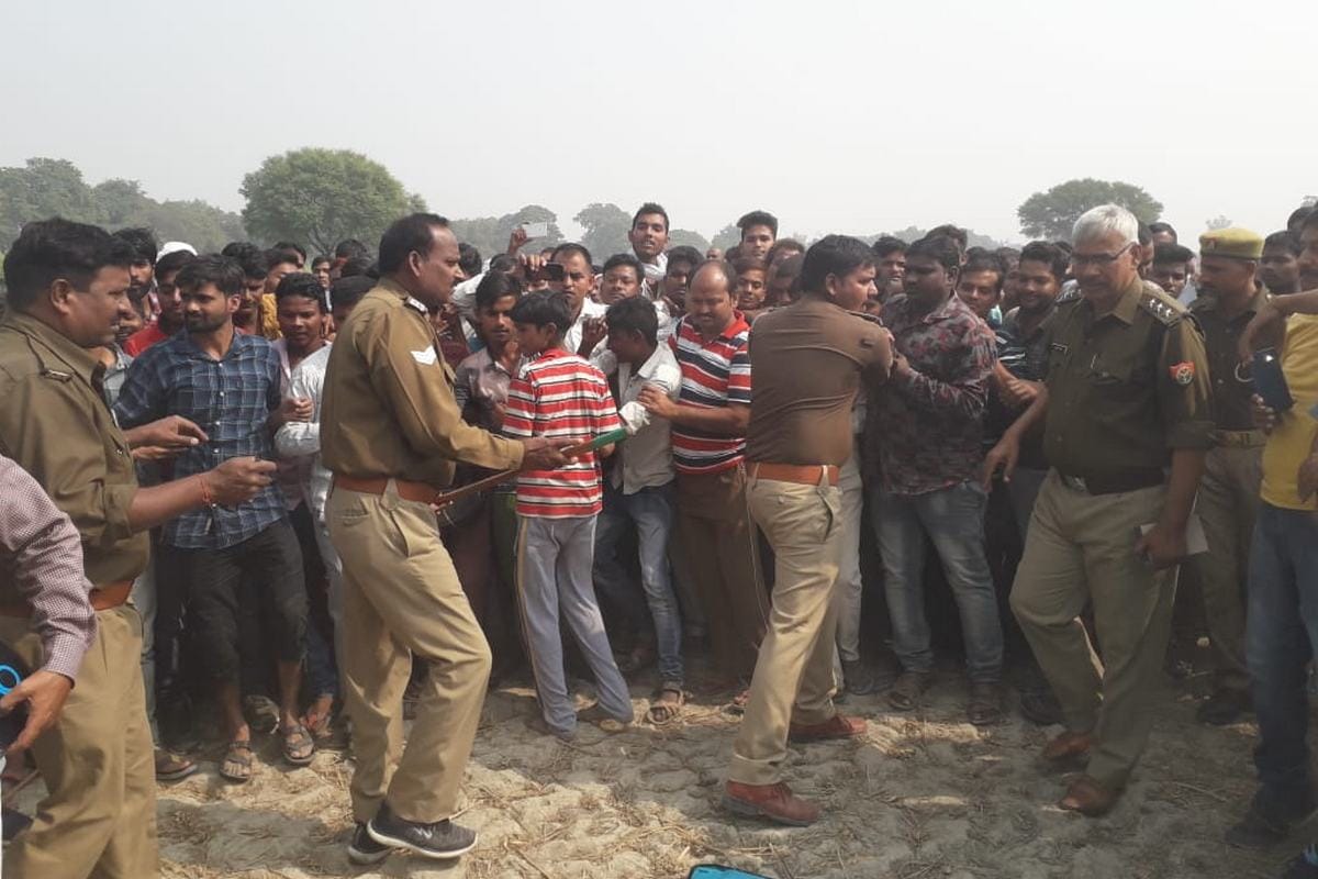 Girl murder and deadbody found in field at azamgarh