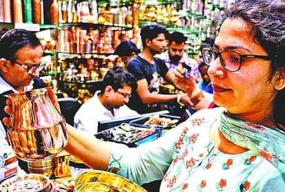 People shopping in chandigarh in Dhanteras