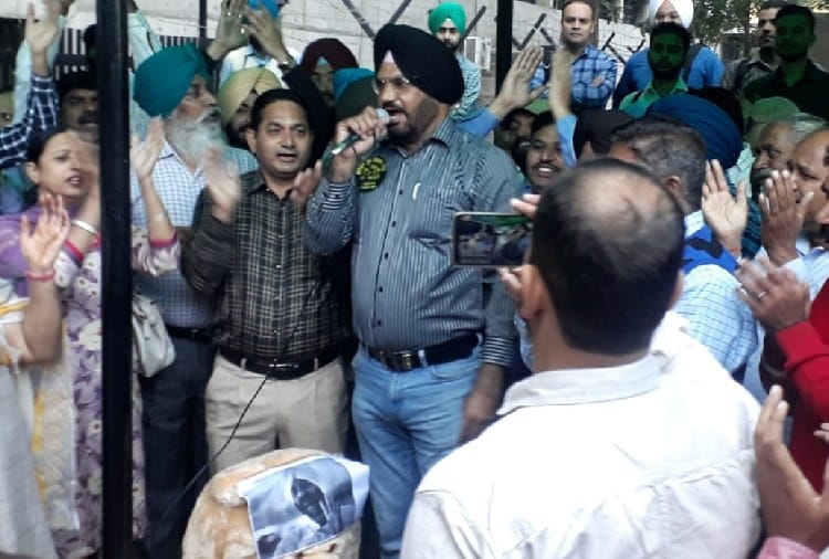 punjab's Civil Secretariat employees begging in chandigarh