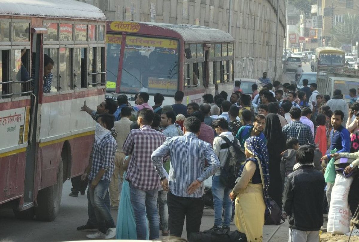 दिवाली पर घर जाने के लिए न बस में जगह न ट्रेन में, सीट के लिए मची मारामारी