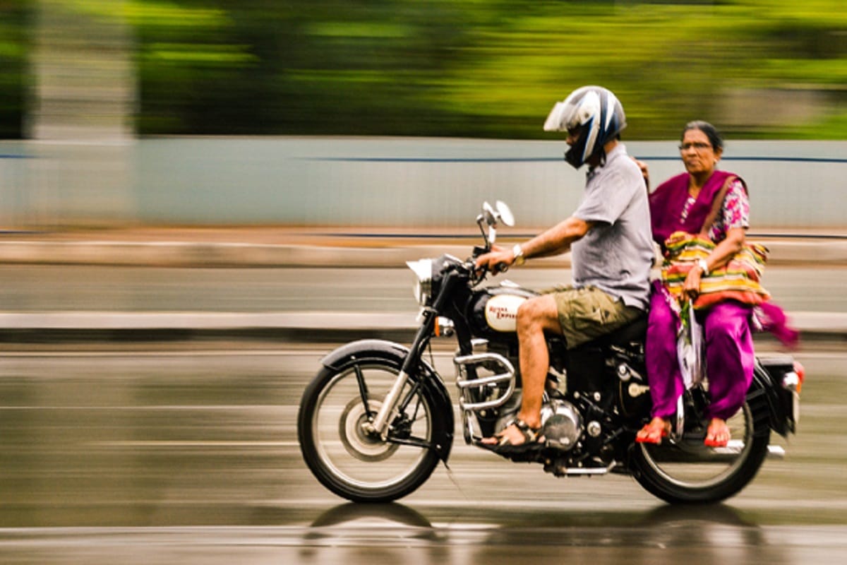 Safety tips for pillion bike rider, what to do or what not to do